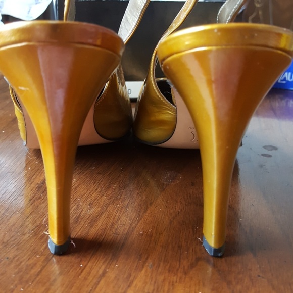 10:06 - Vintage YSL Liquid Gold Patent Leather Slingbacks - Picture 10 of 12